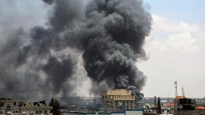 Kepulan asap setelah serangan Israel di bagian timur Rafah, Jalur Gaza, Palestina, 7 Mei 2024. Reuters/Hatem Khaled