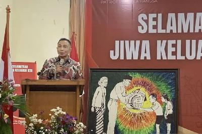 Komjen Polisi (Purn) Dharma Pongrekun melakukan deklarasi dirinya maju di Pilgub DKI Jakarta di Gedung Juang 45, Jakarta, 3 Februari 2024. ANTARA/Mario Sofia Nasution
