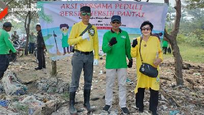 Forum Koordinasi Pimpinan Kecamatan (Forkopimcam) Simpenan bersinergi dengan lintas sektoral melakukan aksi Bersih-bersih di kawasan Pantai Sangrawayang, Desa Sangrawayang, pada Kamis, 16 Mei 2024.
