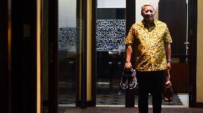 Mantan Menteri Pendidikan dan Kebudayaan RI Muhammad Nuh, saat wawancara khusus dengan redaksi Tempo, di Gedung Bank Mega Syariah, Jakarta, 28 Mei 2024. Foto : Tempo/Imam Sukamto 