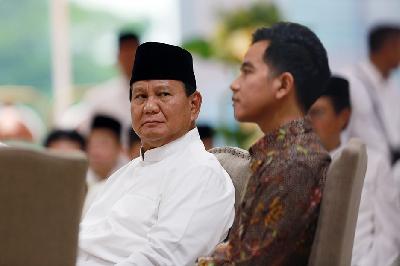 Prabowo Subianto dan Gibran Rakabumingraka saat menghadiri di acara buka bersama di DPP Partai Golkar, Slipi, Jakarta Barat, 29 Maret 2024. TEMPO/ Febri Angga Palguna