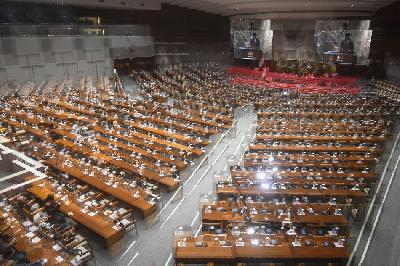 Rapat Paripurna DPR ke-18 Masa Persidangan V dengan agenda tiga revisi undang-undang tentang Kementerian Negara, Kepolisian Negara Republik Indonesia, dan Tentara Nasional Indonesia di kompleks Parlemen, Jakarta, 28 Mei 2024. ANTARA/Aditya Pradana Putra