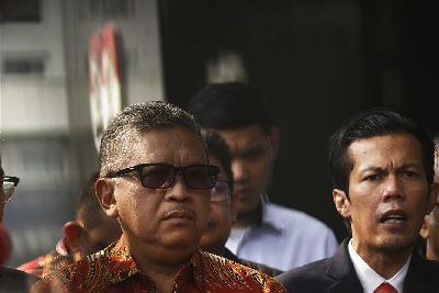 Sekretaris Jenderal Partai Demokrasi Indonesia Perjuangan (PDIP), Hasto Kristiyanto, setelah memenuhi panggilan penyidik untuk menjalani pemeriksaan sebagai saksi, di gedung Komisi Pemberantasan Korupsi Jakarta, 10 Juni 2024. TEMPO/Imam Sukamto