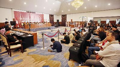 Sidang perdana Mahkamah Rakyat di Wisma Makara, Universitas Indonesia, Depok, Jawa Barat, 25 Juni 2024. Tempo/Subekti