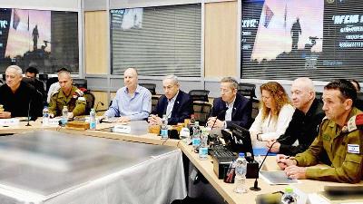 Perdana Menteri Benjamin Netanyahu, ketika memimpin rapat Kabinet Perang Israel di Kirya di Tel Aviv, November 2023. Haim Zach/GPO
