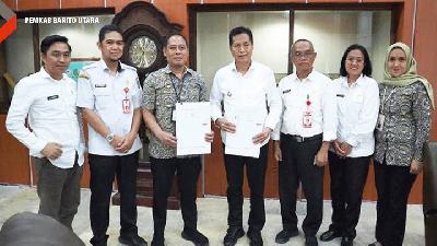 Pemerintah Kabupaten Barito Utara, Kalimantan Tengah, resmi menyandang predikat Universal Health Coverage (UHC) Non Cut Off yang artinya langsung aktif jadi peserta Jaminan Kesehatan Nasional (JKN).