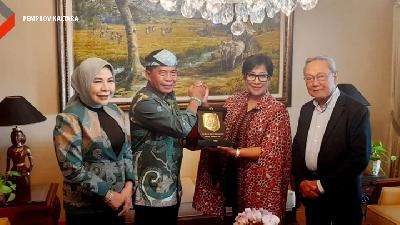 Gubernur Kalimantan Utara (Kaltara) Zainal Arifin Paliwang mendapatkan kehormatan khusus diundang langsung oleh Kedutaan Besar Republik Indonesia (KBRI) Helsinki, Finlandia untuk hadir dalam
rangkaian kegiatan Indonesia Finland Festival (IFF) 2024.
