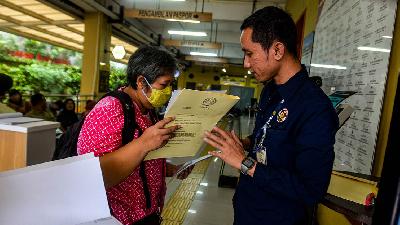 Suasana pelayanan pembuatan paspor di Kantor Imigrasi Kelas I Jakarta Selatan, 1 Juli 2024. TEMPO/Tony Hartawan
