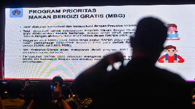 Paparan mengenai program makan gratis saat konferensi pers kondisi fundamental ekonomi terkini dan Rancangan Anggaran Pendapatan dan Belanja Negara 2025, di Jakarta, 24 Juni 2024. Tempo/Tony Hartawan