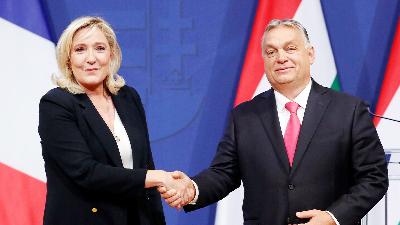 Marine Le Pen dan Perdana Menteri Hungaria Viktor Orban di Budapest, Hungaria, Oktober 2021. Reuters/Bernadett Szabo