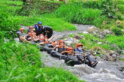 River tubing di Desa Wringin Anom, Kecamatan Poncokusumo, Kabupaten Malang, Jawa Timur.  Dok. Pokdarwis Dewi Anom