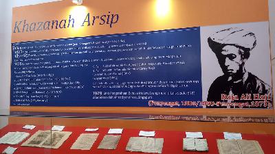 Sejumlah arsip yang ditulis tangan karya Raja Ali Haji di Museum Sultan sulaiman Badrul Alamsyah, Tanjung Pinang, Kepulauan Riau. Tempo/Dian Yuliastuti