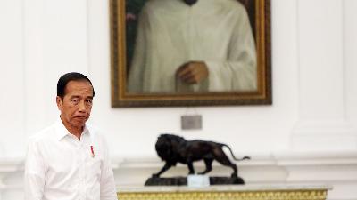 Presiden Joko Widodo sebelum memimpin rapat terbatas di Istana Merdeka, Jakarta, 3 Mei 2024. Tempo/Subekti