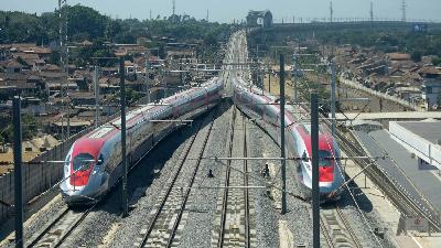 Rangkaian kereta cepat meninggalkan Stasiun kereta cepat Jakarta Bandung di Padalarang, Kabupaten Bandung Barat, Jawa Barat, September 2023. Tempo/Prima Mulia