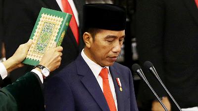 President Joko Widodo taking the oath of office during the inauguration of the President and Vice President in the Plenary Meeting Room, Nusantara Building, Parliament Complex, Senayan, Jakarta, October 20, 2019.
TEMPO/M Taufan Rengganis
