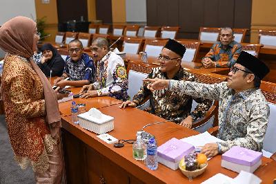 Ketua Tim Pengawas Haji 2024 Abdul Muhaimin Iskandar usai rapat evaluasi pelaksanaan penyelenggaraan ibadah haji 2024 di ruang sidang Komisi VIII, Kompleks Parlemen, Senayan, Jakarta, 1 Juli 2024. ANTARA/Aditya Pradana Putra