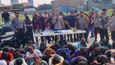 Jumpa pers penggerebekan Kampung Boncos terkait kasus penyalahgunaan Narkoba, di Bambu Selatan, Palmerah, Jakarta Barat, 17 Juli 2024/ANTARA/Risky Syukur
