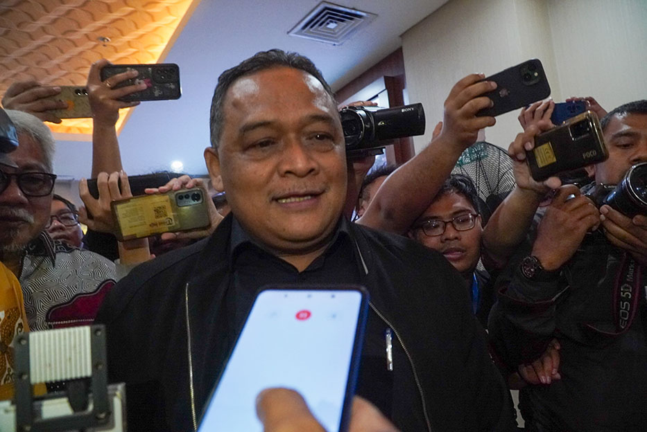 Kepala Badan Perlindungan Pekerja Migran (BP2M), Benny Rhamdani menghadiri pemeriksaan kedua di Bareskrim Polri, Jakarta, 5 Agustus 2024. TEMPO/Martin Yogi Pardamean