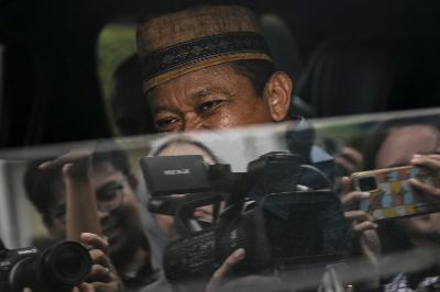 Bahlil Lahadalia usai bertemu dengan Presiden Joko Widodo di kompleks Istana Kepresidenan, Jakarta, 2 Februari 2024. ANTARA/Hafidz Mubarak A