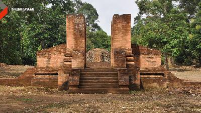 Gapura Candi Gedong II