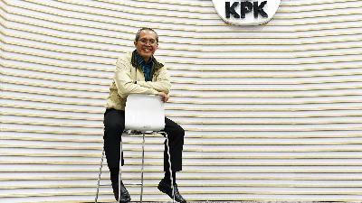 KPK Deputy Chair Alexander Marwata poses after an interview with Tempo, at the Corruption Eradication Commission building, Jakarta, August 8.
TEMPO/Imam Sukamto
