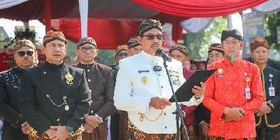 Penjabat Gubernur Jawa Tengah Nana Sudjana, memimpin upacara peringatan Hari Jadi Provinsi Jawa Tengah Ke-79 di Kota Salatiga, Senin, 19 Agustus 2024. Dok. Pemprov Jawa Tengah