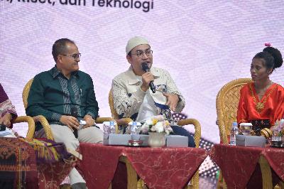 Kementerian Pendidikan, Kebudayaan, Riset, dan Teknologi (Kemendikbudristek) menampilkan gelar wicara dengan tajuk “Peluang Mengembangkan Kerajinan Tradisi Nusantara di Tangan-tangan Muda” sebagai rangkaian acara Pameran Kriyanusa 2024. Gelar wicara berlangsung di Panggung Utama Jakarta Convention Center (JCC), Senayan, Jakarta, pada Sabtu, 31 Agustus 2024.