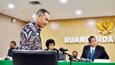 Wakil Ketua KPK, Nurul Gufron, mengikuti sidang pembacaan surat amar putusan pelanggaran etik, di ACLC Komisi Pemberantasan Korupsi, Jakarta, 6 September 2024. Tempo/Imam Sukamto