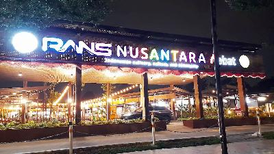 Rans Nusantara Hebat, a culinary center created by Raffi Ahmad and Kaesang Pangarep in BSD City, Tangerang, Banten, September 4.
TEMPO/Ayu Cipta
