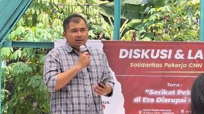 Ketua Umum Solidaritas Pekerja CNN Indonesia (SPCI) Taufiqurrohman memberikan pemaparan dalam diskusi di Jakarta, 31 Agustus 2024. ANTARA/Fianda Sjofjan Rassat