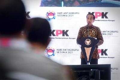 Presiden Joko Widodo saat memberikan sambutan pada acara peringatan Hari Anti Korupsi Sedunia di Gedung Merah Putih Komisi Pemberantasan Korupsi (KPK), Jakarta, 9 Desember 2021. BPMI Setpres/Muchlis Jr