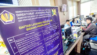 Tax services at a Tax Office in Jalan Sudirman, Jakarta, July 2018. TEMPO/Tony Hartawan