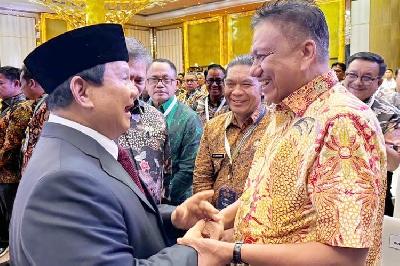 Presiden RI terpilih Prabowo Subianto dan Bendahara PDIP Olly Dondokambey dalam Indo Livestock 2024 Expo and Forum di Jakarta Convention Center (JCC), Jakarta, pada Kamis, 18 Juli 2024. Dok. Istimewa