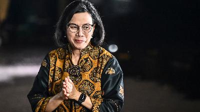 Finance Minister Sri Mulyani arrives at the residence of President-Elect Prabowo Subianto in Jalan Kertanegara, South Jakarta, Monday, October 14, 2024. ANTARA/Aprillio Akbar