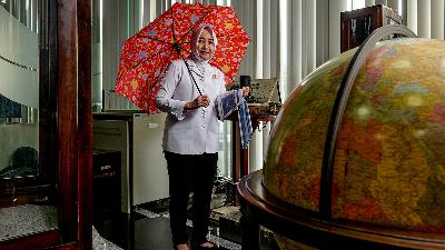 Head of the Meteorology, Climatology and Geophysics Agency (BMKG) Dwikorita Karnawati poses at the BMKG Headquarters in Jakarta, Wednesday, November 20, 2024. TEMPO/Tony Hartawan