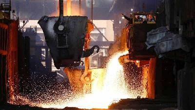 Workers monitor the nickel smelting process at PT Vale Tbk's nickel smelter in Sorowako, South Sulawesi province, March 30, 2023. REUTERS/Ajeng Dinar Ulfiana