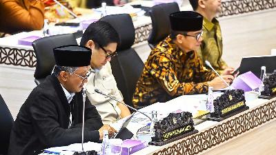 Minister of Public Works Dody Hanggodo (left), Minister of Public Housing and Settlements Maruarar Sirait, Minister of Villages and Disadvantaged Regions Development Yandri Susanto, and Minister of Transmigration Iftitah Sulaiman attend a meeting with Commission V of the House of Representatives at the Parliament Complex in Jakarta, February 6, 2025. Antara/Rivan Awal Lingga