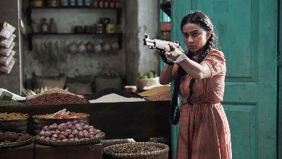 Ariel Tatum yang memerankan tokoh Fatimah dalam film Perang Kota karya Mouly Surya. Foto:  Cinesurya
