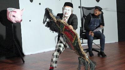 Pertunjukan Teater Payung Hitam bertajuk 