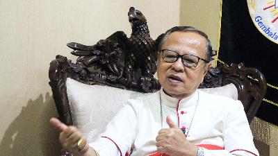 Uskup Agung Jakarta Ignatius Kardinal Suharyo Hardjoatmodjo di Wisma Uskup Agung Jakarta, 21 April 2025. Tempo/Magang/Muhammad Rizky Fadhlurahman 