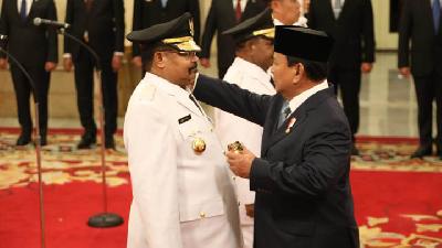 Presiden Prabowo Subianto melantik Gubernur Papua Pegunungan, John Tabo di Istana Negara Jakarta, pada Kamis, 17 April 2025. Dok. Papua Pegunungan