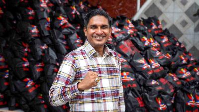 Secretary General of the Central Board of GRIB Jaya, Zulfikar, during an interview and photo session with Tempo in Kebon Jeruk, West Jakarta, May 8, 2025. Tempo/Martin Yogi Pardamean