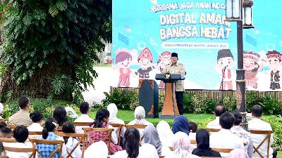 Presiden Prabowo Subianto mengesahkan Peraturan Pemerintah tentang Tata Kelola Penyelenggaraan Sistem Elektronik dalam Pelindungan Anak atau PP Tunas di halaman Istana Kepresidenan, Jakarta, 28 Maret 2025. presidenri.go.id