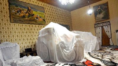 Governor Dedi Mulyadi's collection of carriages and paintings at his residence in Lembur Pakuan, Sukasari Village, Dawuan, Subang, West Java, May 14, 2025. Tempo/Ilham Balindra