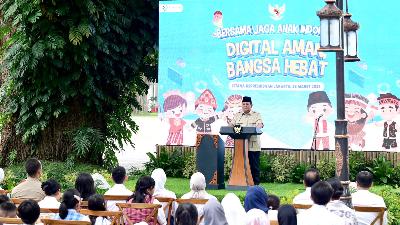 President Prabowo Subianto presents the ratification of the Government Regulation on the Governance of Electronic Systems in Child Protection, or PP Tunas, at the Presidential Palace, Jakarta, March 28, 2025. Presidenri.go.id
