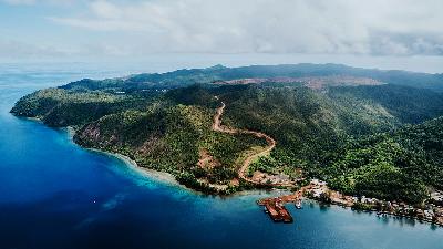 Tambang nikel PT GAG Nikel di Pulau Gag, Distrik Waigeo Barat, Raja Ampat, Papua Barat Daya, 7 Mei 2025. Perusahaan ini memiliki area konsesi seluas 13.136 hektare dan berada di kawasan mega keanekaragaman hayati di Raja Ampat, Papua Barat, yang merupakan habitat bagi ratusan jenis flora dan fauna yang unik, langka, dan terancam punah. Alif R Nouddy Korua/Greenpeace