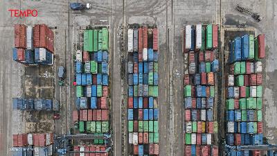 Deretan peti kemas di Pelabuhan Kendari New Port, Kendari, Sulawesi Tenggara, 20 Mei 2025. Antara/Andry Denisah