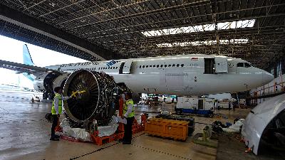 Perawatan pesawat di fasilitas PT Garuda Maintenance Facility Aero Asia Tbk di Cengkareng, Tangerang, Banten, 26 Maret 2024. Tempo/Tony Hartawan