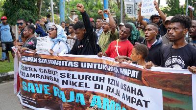 People from Solidarity for Raja Ampat Movement staged a protest in the office of the Southwest Papua Governor in Sorong City, Southwest Papua, June 10, 2025. Antara/Olha Mulalinda
