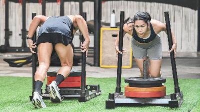 Peserta mengikuti kelas Hyrox di Bodyfit, Jakarta, 21 Juni 2025. Tempo/M Taufan Rengganis